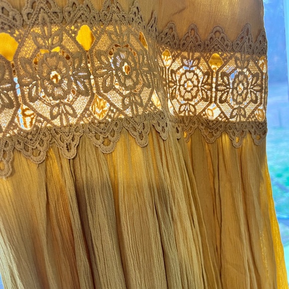 Lulu’s yellow maxi - Picture 3 of 4